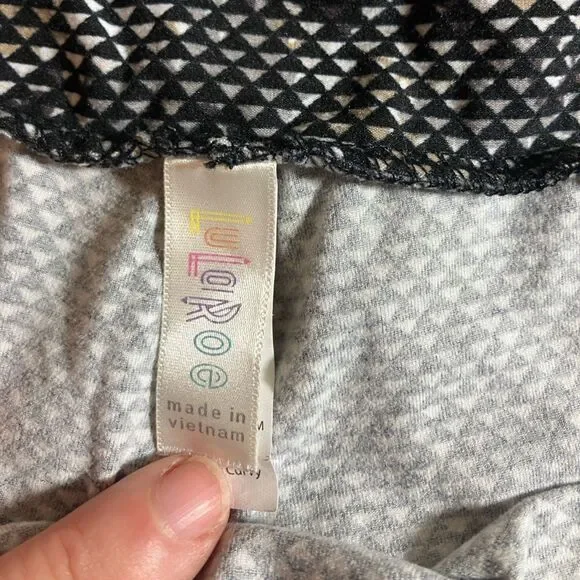 Lularoe snakeskin leggings, ankle length, excellent condition, fit like a large - Picture 3 of 3